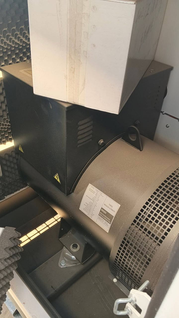 مولدة قدرة 50KVA محرك ريكاردو كاتم 
(كل الأحجام أتوفرت الحمدلله) وبأنسب الأسعار

1 حجم المحرك 4بستم 
2 رأس التوليد ستام فورد بريطاني 🇬🇧 معمل الصين نحاس 
3 مع جهاز ATSتشغيل واطفاء ذاتي 
4 سوبر جارج 
5 مع شاحن بطارية 
6 مروحة 10 طبقات 
7 نضام حماية متكامل 
8 تبريد ماء راديتر 4سراوات حجم كبير 
9 مع خزان داخلي حجم 80لتر 
10 ضمان 1سنة أو 1000 ساعة عمل 

#متوفر توصيل جميع المحافضات 

#للأستفسار والحجز الأتصال 
*********** واتساب 📞 

#العنوان الكرادة ساحة 52 مقابل مسبح الأرثوذوكس 

الأحجام المتوفرة 
25 kva
30 kva
37 kva
50 kva
60 kva
80 kva
100 kva
125 kva
187 kva
250 kva
375 kva
500 kva
625 kva
