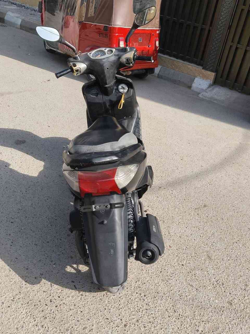 سلام عليكم دراجه سكنس نثيه كوري الدراجه خير من الله السعر 700 ألف المكان بغداد الزعفرانية أربع شوارع اتصال على هذا الرقم *********** موجود واتساب
