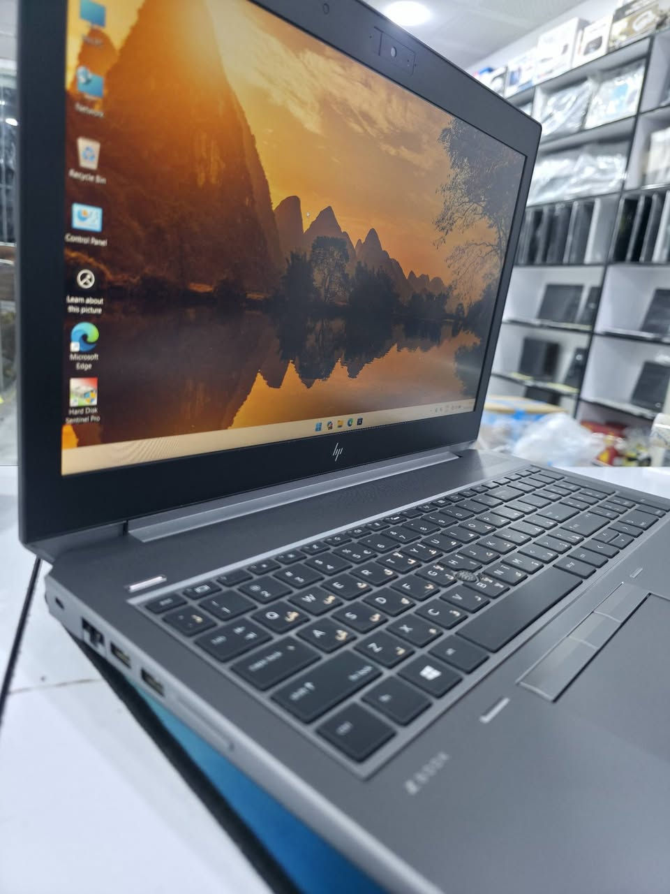 #عرض_خاص | قطع محدودة 🔥
💼 لرجال الأعمال – المصممين – الجيمينگ
⚡ أداء عالي | جودة ا
🔥 #عرض_خاص | قطع محدودة 🔥
💼 لرجال الأعمال – المصممين – الجيمينگ
⚡ أداء عالي | جودة احترافية | سعر منافس ⚡
---
✅ العرض الأول
💻 HP ZBOOK 15 G6
🔹 المعالج: Intel Core i7-9750H (جيل 9)
🔹 الرام: 16GB DDR4
🔹 التخزين: SSD 256GB
🔹 كرت الشاشة:
🎮 NVIDIA Quadro T2000 (4GB)
🎮 Intel UHD 630 (8GB)
💥 المجموع = 12GB Graphics

🔹 الشاشة: 15.6" Full HD
🔹 كيبورد مضيء ✨
🔹 تصميم أنيق + جودة صناعية عالية
---
✅ العرض الثاني
💻 HP ZBOOK 15 G6
🔹 المعالج: Intel Core i7-9750H (جيل 9)
🔹 الرام: 32GB DDR4
🔹 التخزين: SSD 1TB M.2
🔹 كرت الشاشة:
🎮 NVIDIA Quadro T2000 (4GB)
🎮 Intel UHD 630 (16GB)
💥 المجموع = 20GB Graphics

🔹 الشاشة: 15.6" Full HD
🔹 كيبورد مضيء ✨
🔹 أداء قوي للتصميم، المونتاج، والألعاب
---
🎁 هدايا مجانية ويا كل جهاز:
💼 حقيبة
🖱 ماوس
🔌 شاحن أصلي

📍 العنوان: الأنبار – حديثة – بروانة
🚚 توصيل متوفر لجميع محافظات العراق

📞 اتصال: ***********
💬 واتساب: ***********
#Smart_View #ZBOOK_G6 #HP #لابتوبات #عروض_العراق #عرض_خاض
