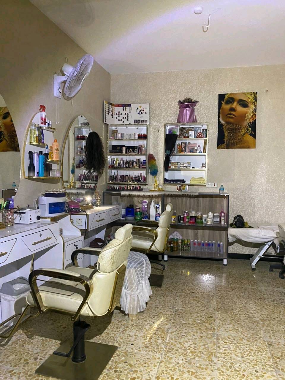 💇‍♀️ للبيع صالون مع جميع أغراضه

📍 الموقع: النجف – بداية حي ميسان، قرب أسواق دينار ودينارين، داخل مجمع الرحمن التجاري.

✨ اسم الصالون: نازك بيوتي.

💰 السعر: 6 ملايين دينار، وقابل للتفاوض بحدود المعقول.

للاستفسار والمعاينة، راسلني على الخاص.