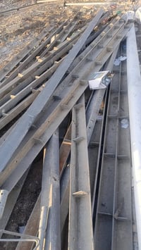 اخوان حديد زاويه مغلون الطول 6متر والسمك 8ملم  والعدد17  زاويه المكان ...