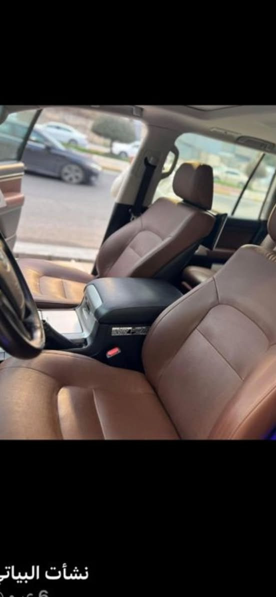 السلام عليكم  عندي سيارة لاندكروز موديل 2020 فول الفول بحريني فول مواصفات 1/1   محرك 4000   رقم بغداد ممييز  6 سلندر  كراند تورنك   لون  ابيض  لؤلؤي  فقط بيها رصعة  بهلال إلجاملغ الخلفي مصلحة على البارد  ماتنعرف كد اصبع                                         ماشية 49 حقيقي                                كشتات كهرباء لون قرميدي.           مري جانبية قلاب شفط.            دشبول لكزس لون أسود.           صندوق كهرباء.                             ثلاث شاشات                                     8  ايرباك  فتحة  سقف سلايد وباقي المواصفات معروفة  سعرها 57000    خمس شدات وسبعين ورقة مكاني بغداد السيدية للاستفسار اكثر الاتصال ***********  ابو مريم
