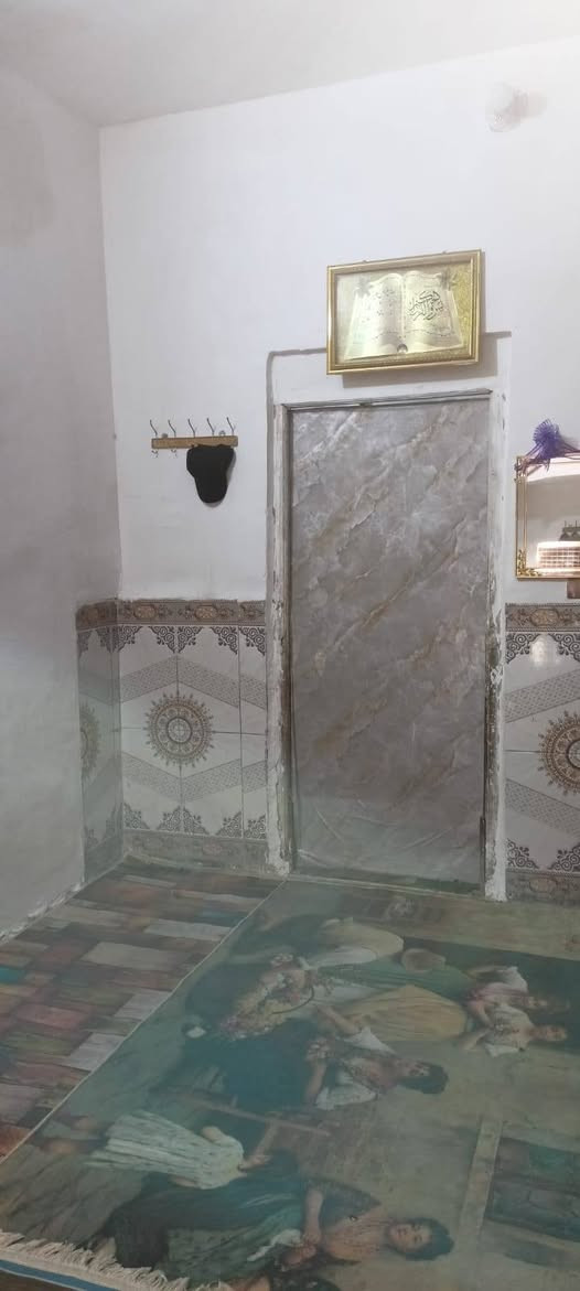 سلام عليكم يالله يوجد بيت البيع 50مترا يتكون من غرفه 4ونص وصاله 6بربعه ومطبخ وصحيات بيت عكاده بناء جديد بلوك بناء عالي رباط جديد يرهم فوك غرفه البيت بلديه وطوبته مده عشرين سنه قصد دافع من عنده سنتين بقن 18سنه كل سنه قصده مليون و300  البيت تطلوعه ب28 قفل ويرهم قصد  رجاء المو شراي لا يتصل المكان كربلاء حي العسكري قطاع 17 مقابيل المدارس رقم للهاتف لاستفسار ***********
