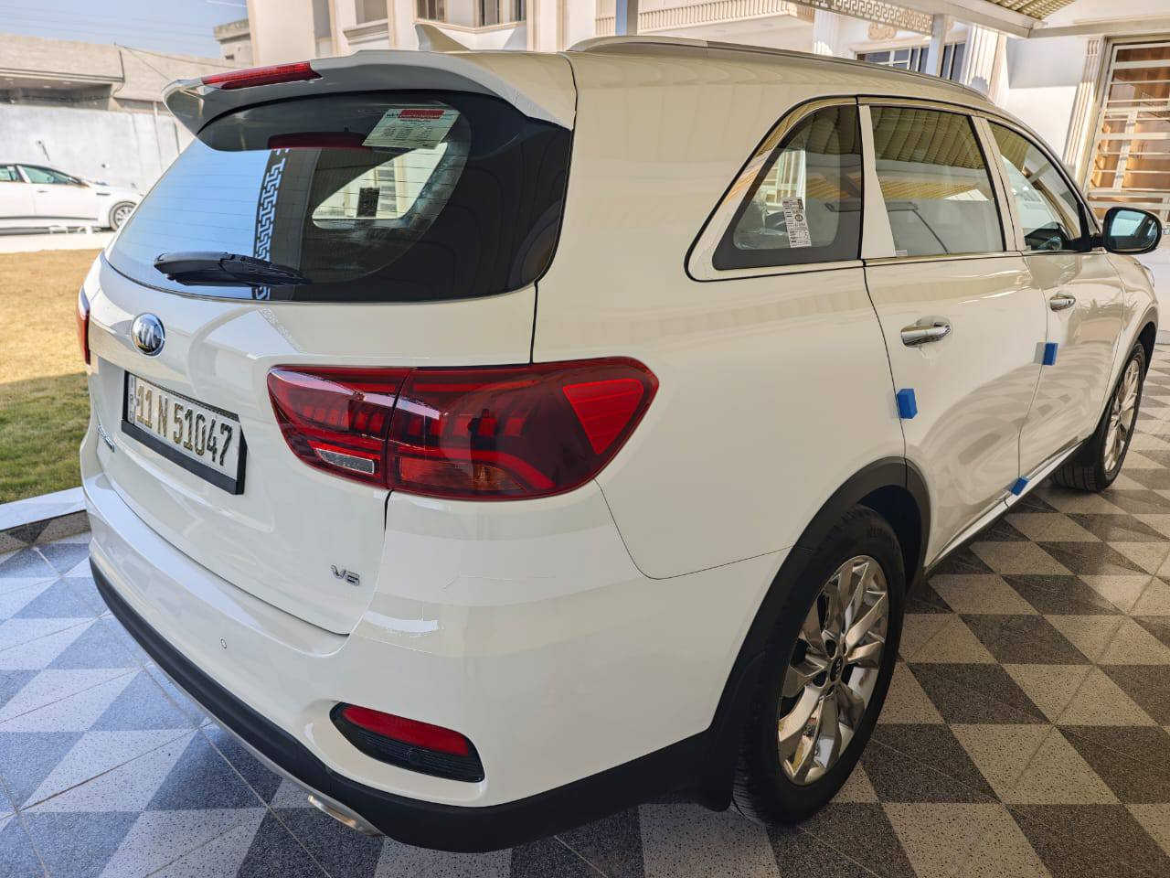 كيا سورنتو 2020 كفاله عامة  بسمنا بوضع الشركه 
ماشية 84 فول مواصفات ماعدة الفور ويل 
5 بصمات واشاير ترحيب 
بانوراما 
كشنات كهرباء 
شاشة كبيرة تحكم ستيرن 
4انضمه قيادة 
7 راكب + 3 قطع تبريد 
بردات خلفية بلادي 
لايت عدسات زنون بلادي 
صندوك كهرباء 
صاج ملكي 
تايرات الشركه جواها واني بدلت زوج منهن سبير منازل 
السعر 270 وبي مجال 
مكاني بغداد التاجي 
***********
