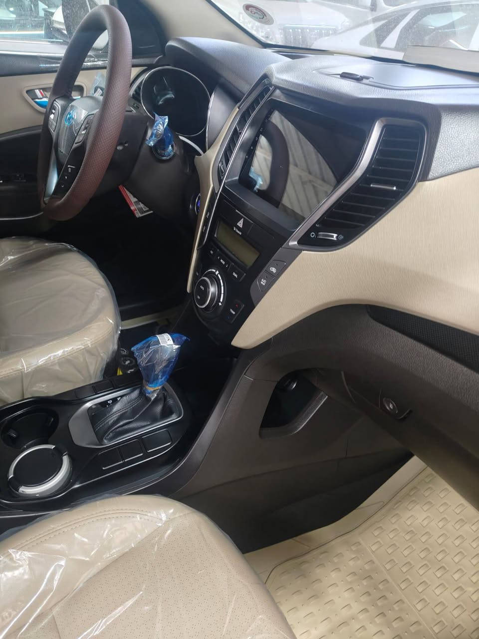 سنتافيه موديل 2016 وارد خليجي الحالة: زيرو، على يد شخص واحد من الزيرو المسافة المقطوعة: 32 ألف كم حقيقي المحرك: 6 سلندر الدفع: فورويل الضمان: مكفولة من الضربة والصبغ التسجيل: رقم بغداد باسمي

🟪 السعر  :: الطلب في التعليقات ويوصلك مباشرة ✍️ 📩

المواصفات
بصمة تشغيل
كشنات جلد
كرسي السائق كهرباء
مرايا شفط
نظام ترحيب
حساسات مع كاميرا
عجلات ألمنيوم مع إطارات مشدودة
عدد الركاب: 7
تبريد ثلاثي الصفوف

رقم صاحب السيارة 
***********
