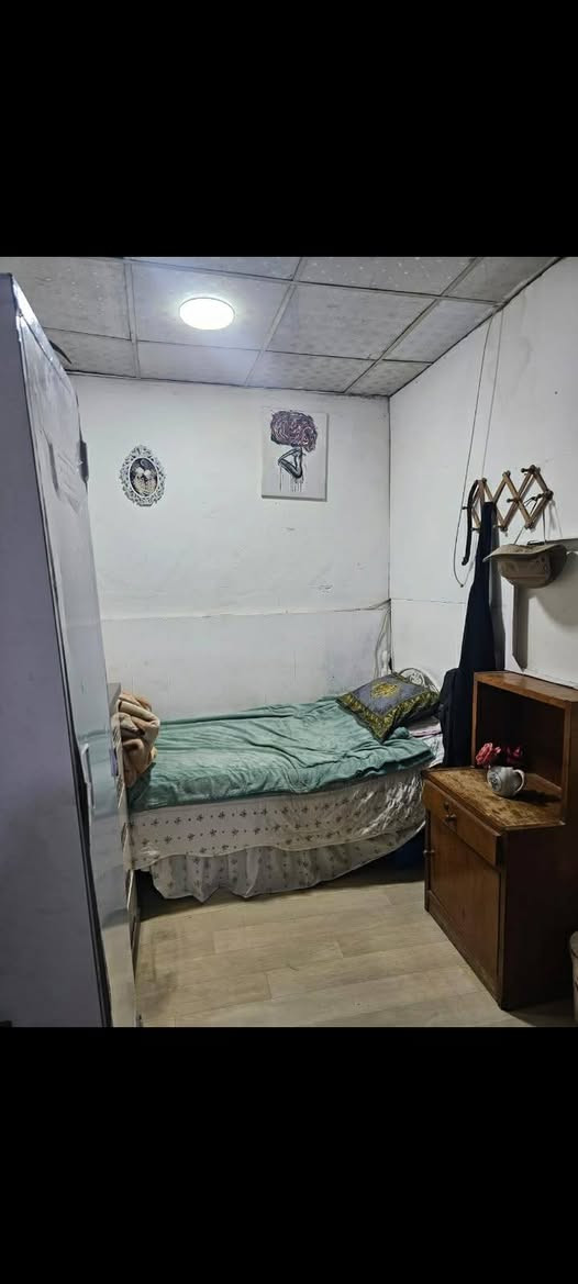بيت للبيع تجاوز في ابو دشير شارع اسواق رياض ٢٠٠ م استقبال غرفتان نوم حمام مشترك مطبخ كبير وطرمه وحديقة كبيره وترك كبير وخطين ماء وخطين كهرباء البيت يباع مع الاثاث  السعر مع الاثاث11


**إذا كنت صاحب هذا الإعلان وتريد حذفه لأي سبب، رجاءا أرسل رسالة إلى الدعم الفني**