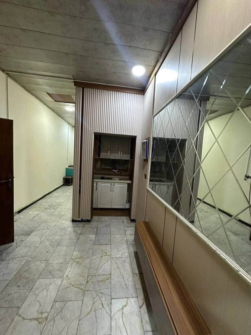 #للايجار في السيديه 

 شقه مأثثه بالكامل طابق ارضي في #السيديه 📍

*تصلح سكن طالبات او موظفات او عوائل ✅

تحتوي على غرفه نوم وصاله ومطبخ وخدمات ♻️

الأيجار 600 الف قفل 🔒 

الموقع السيديه الضباط شارع المركز 📍

#للاستفسار ***********
