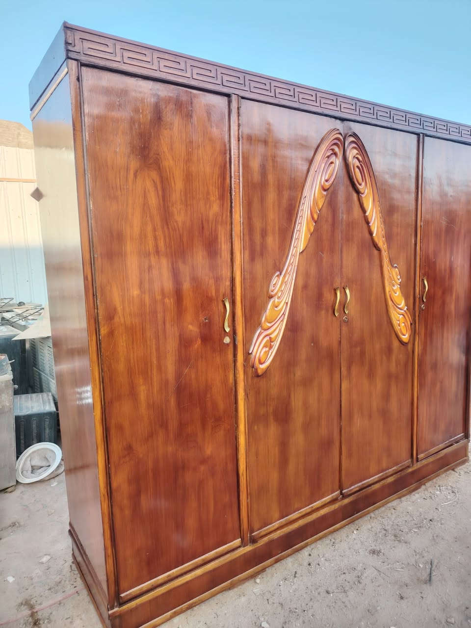 للبيع كنتور حطاطه ٤ بوب السعر ٢٢٥ الف مجال بسيط للتواصل مع محلات البركه *********** واتساب. ٥ كيلو
