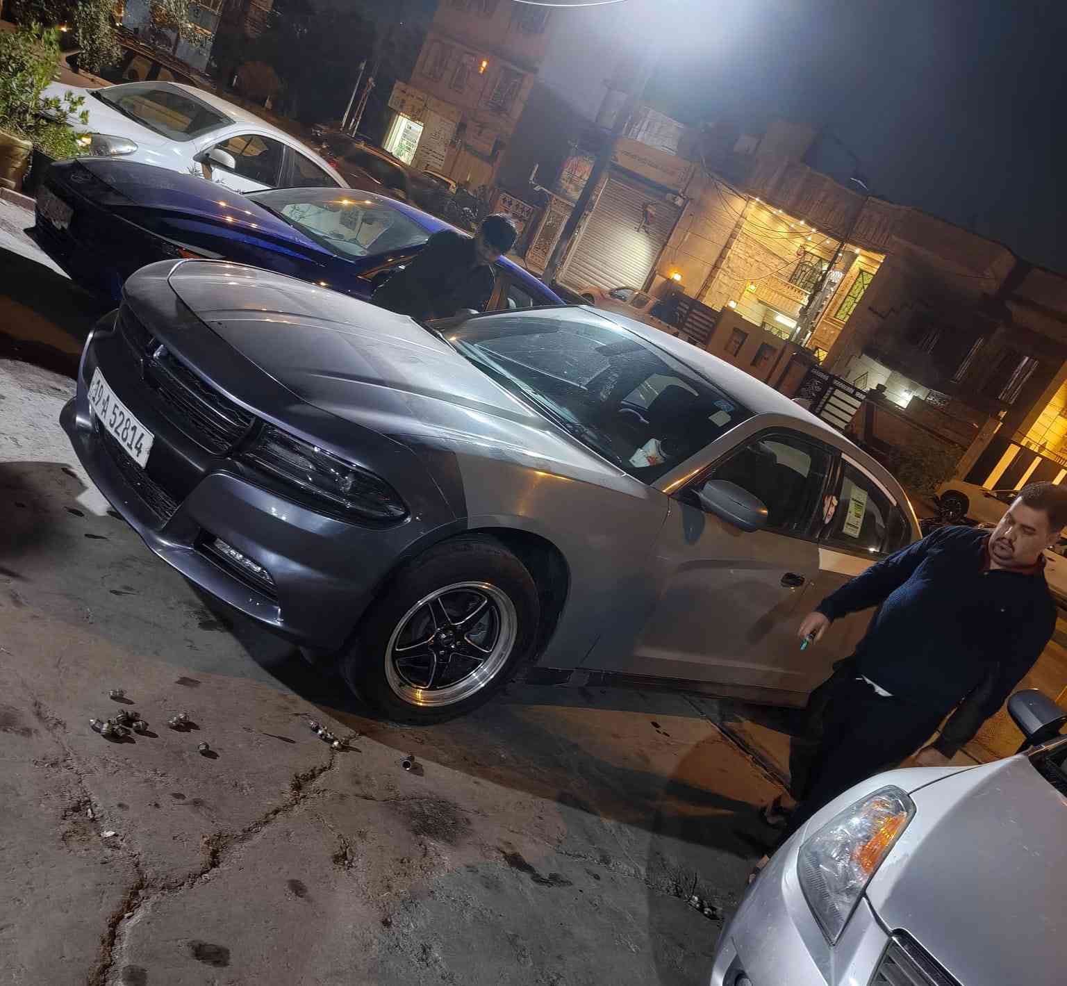 السلام عليكم 
جارجر 2015 أصل SXT رقم انكليزي كربلاء باسم صديقي شرط التحويل 
سيارة مصبوغة عام بيها تبديل شبقة عركجين شواصي ولغود كفالة ما ناقصهااا اي شي جاهزة ع اخر حباية غرفتها كلش نضيفة كشنات مخمل تخم تاير تبريد تدفئة مكينة 6سلندر 3600 مكينة و كيرر جددد واكسل هسة مبدلهن ما ناقصها شي السعر 125 عنوان بغداد ***********
