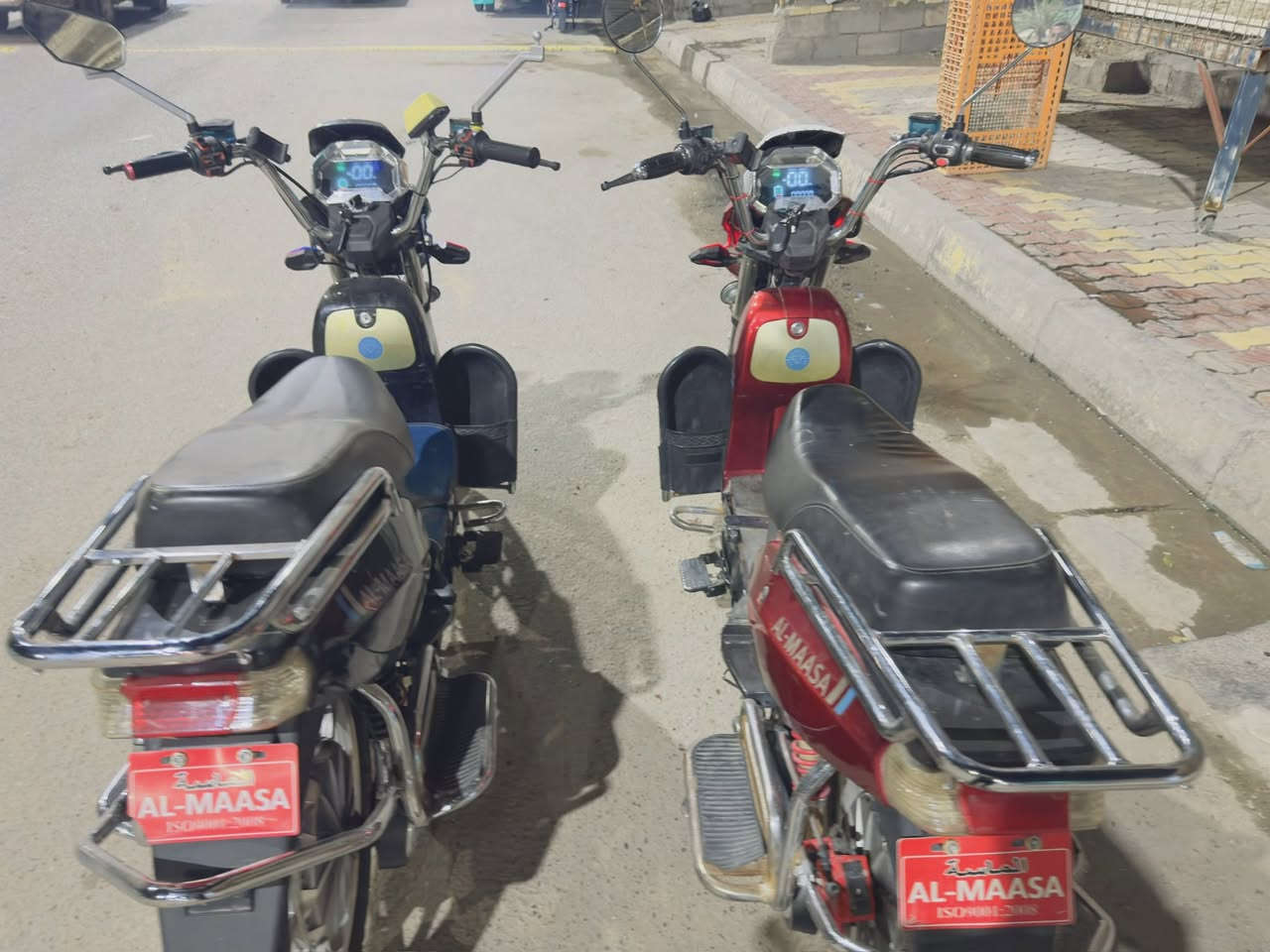 السلام عليكم هارليات ثنين بطاريات الأحمر زينات عالفحص بطاريات الأسود بيهن نفخه خيط واحد فول نظيفات مابيهن شي واكف
سعر الواحد 350 وبي مجال
مكاني الجولان
‭0750 295 1205‬
‭0780 201 9267‬
