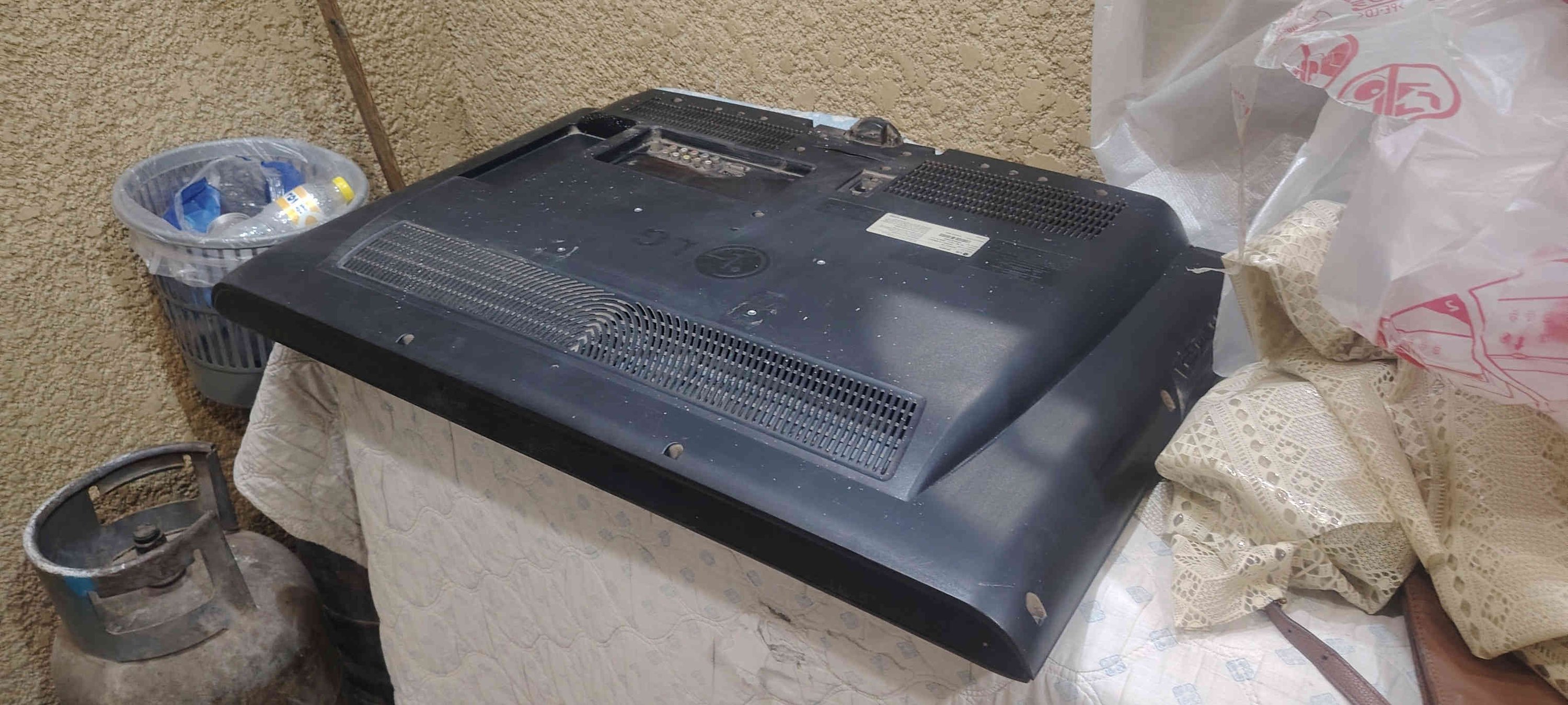 سلام عليكم للبيع شاشه LG مستعمله بدون ريموت بدون نت نظيفه جدا مطابه تصليح ابد مكانه بغداد الغدير سعر ٣٠ الف للاتصال ***********
