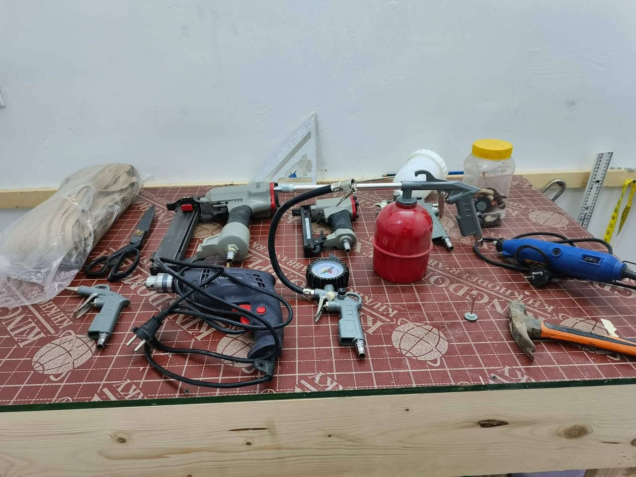 ادوات دوشمه كامله للبيع تاخذهه كبل تفتح محل تصليح بسعر 700 وبيهه مجال بسيط للاستفسار واتساب ***********
