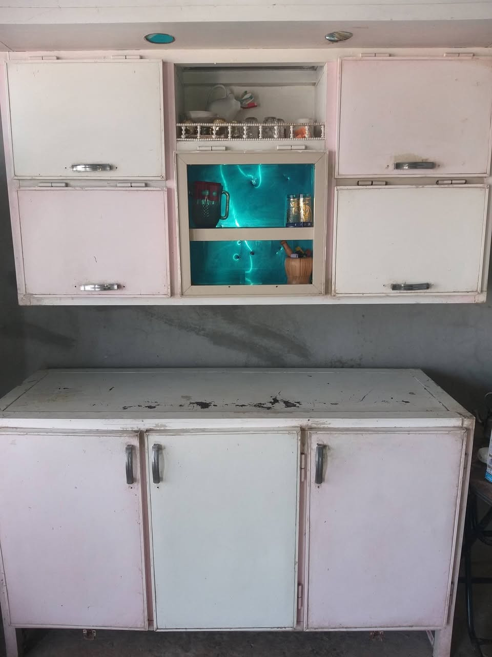 غراض منزلية مستعملة للبيع في بعقوبة ديالى قرب العبارة حد مكسر للستفسار ***********
