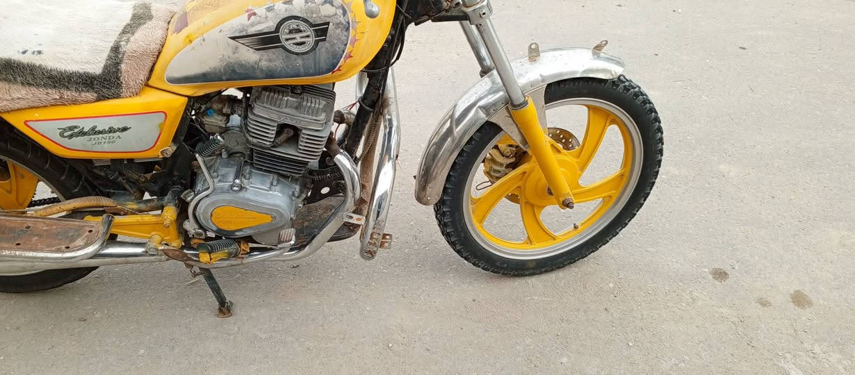 سلام عليكم أخوانـــــــــــــ #للبيع
دراجه نوع تايموته حلوه مبدل بيه بستم 
شلعه وقوه ومشي كلهن موجودات ول دراجه كلك 
تجي تفحص وشوف بعينك ما بيه اي نقص 
مكانه سوك الشيوخ كرمت بني سعيد للي مهتم يتفضل خاص ويدلل ــــــــ


**إذا كنت صاحب هذا الإعلان وتريد حذفه لأي سبب، رجاءا أرسل رسالة إلى الدعم الفني**