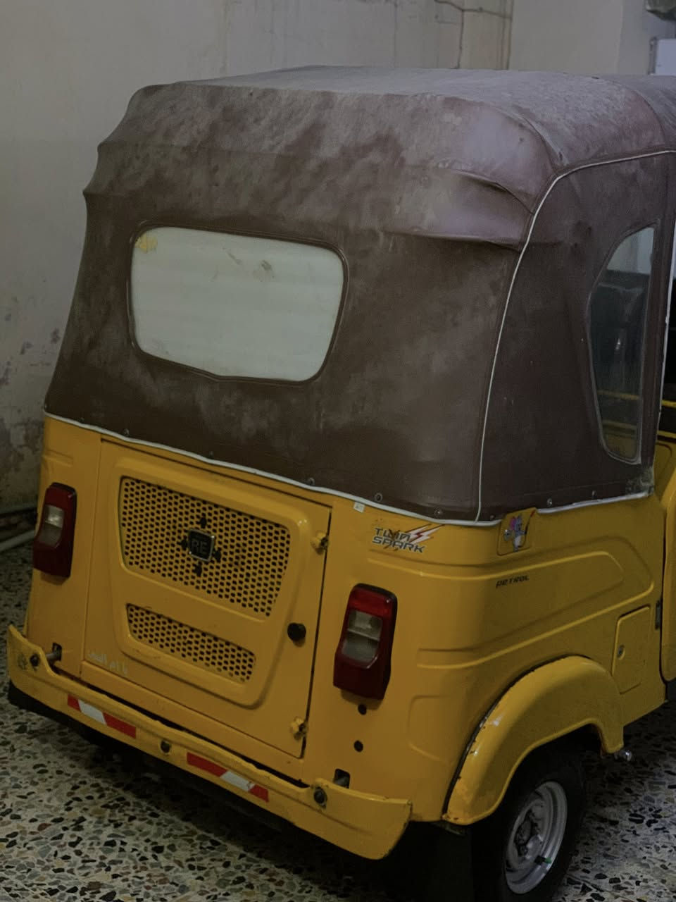 سلام عليكم تكتك لبيع مديل 22 شهر 10 رقم وسنويه بغداد كفاله عامه بس بيه طخات قليله سعر 9800 وبيه مجال / مكان بغداد جسر ديالى القديم رقمي 

0771 576 8977
