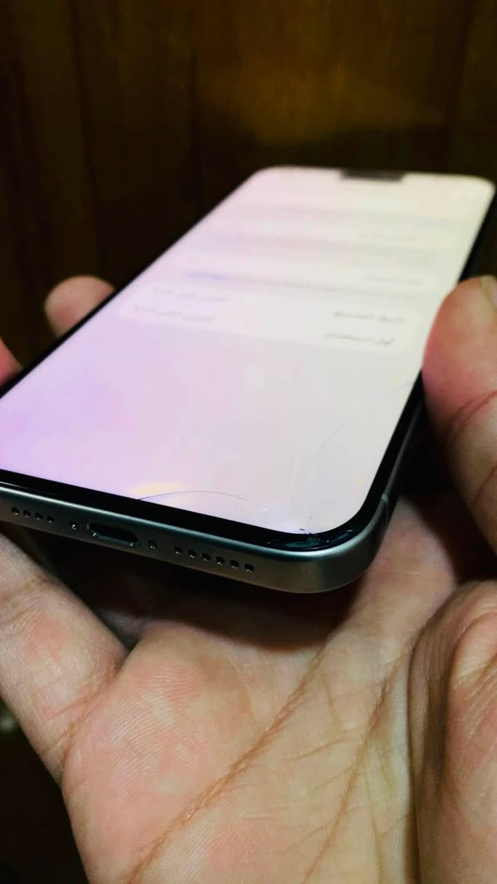 السلام عليكم
١٥ برو ماكس ٥١٢ 
بطاريته ٨٥ بلاد 
مبدل شاشه وبيها فطر من جوه 
فيس ايدي شغال ٣ خيارات مبدله 
سعره ٧٥٠ الف مكاني بغداد *********** واتس فقط
