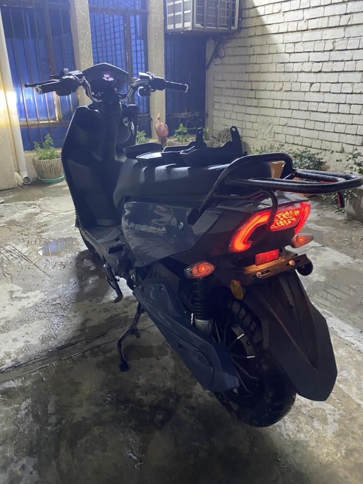 سلام عليكم دراجة سكنس جبلي ٢٠٢٥ دراجة تخبل وجديده مآخذها ب واحد وربع بطاريات وينلي ٦ بطاريات دبل ٣٢ امبير اشحنه اربع ساعات واطلع بيها تمشيني ٩٥ كيلو أربع سرعات مشالله شلعة طسه ناعمه دراجة كلش جديده مستعملها فقط ٤ اشهر تجي وشوف بعينك النظافه ملف ٢٠٠٠ نحاس حقيقي اصلي دراجة رايدها  ٩٥٠ وبيها مجال مكاني بغداد الغزالية شارع المركز رقمي بي واتساب ***********
