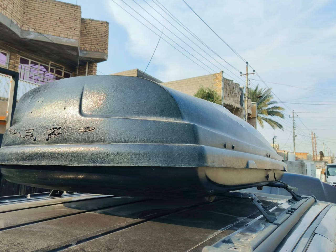 سلام عليكم بوكس صندوق فوق قمارة بحالة جيدا قياس كبير الطول 185والعرض 90بيه مفتاح ضايع بس ينقفل يدويا أو سويلة رزة وقفل عادي بس جنت مخليه عل سيارة عادي معليه شي سعر جوة سوق 175 للشراي رقم *********** مكانه بغداد
