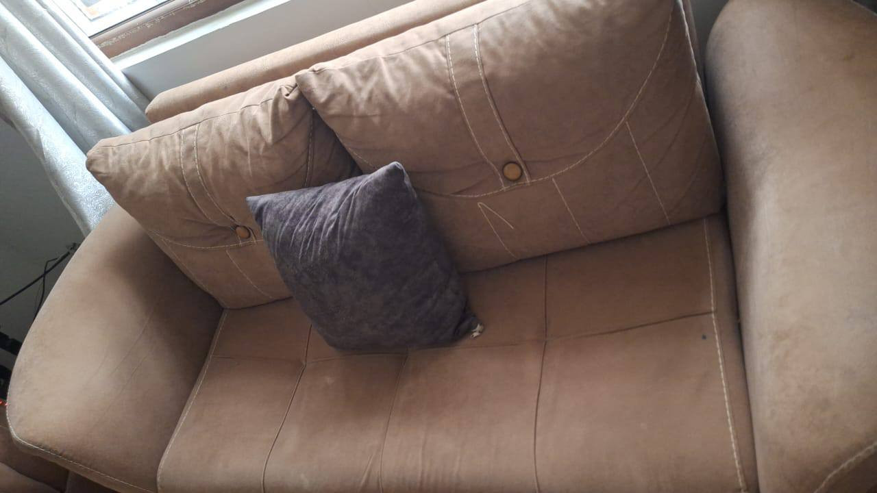 قنفات نضيفات استعمال قليل 6 قطع السعر مليون وبي مجال للاستفسار ***********
