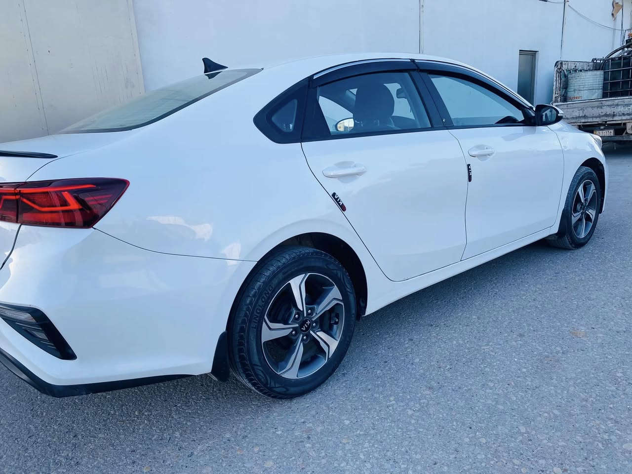 سلام عليكم سيراتو 2019 حرة مكفولة كفالة   مواصفات شاشة كامرة شاير بل مري مري شفط تحكم ستيرن ويلكب كروم دواخل بيجي رقم مثنى دولي مكان سيارة السماوة لستفسار ***********
