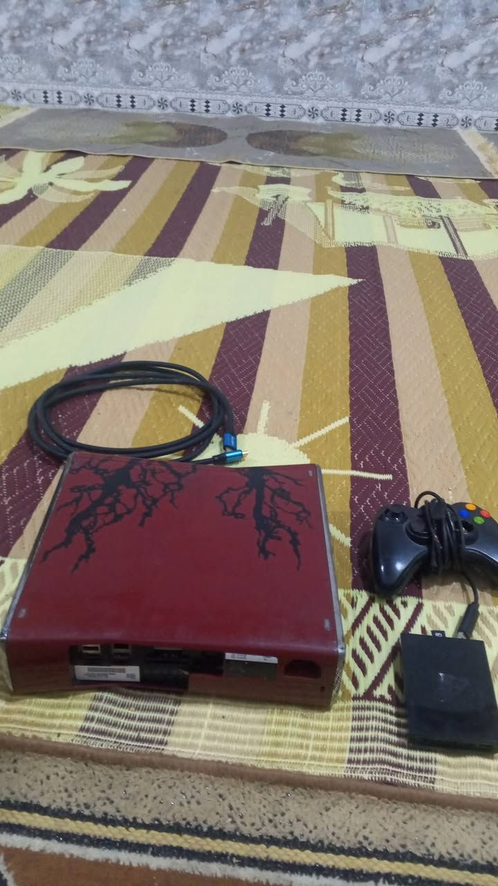 السلام عليكم ورحمة الله اكس بوكس 360 يأتي معه يدت تحكم و ه‍ارد بي العاب و تحويلت HDTV ولاكن بي مشكله بسيطة غير معروفه ولاكن هو شغال الشراي، يراسلني على رقمي ***********
