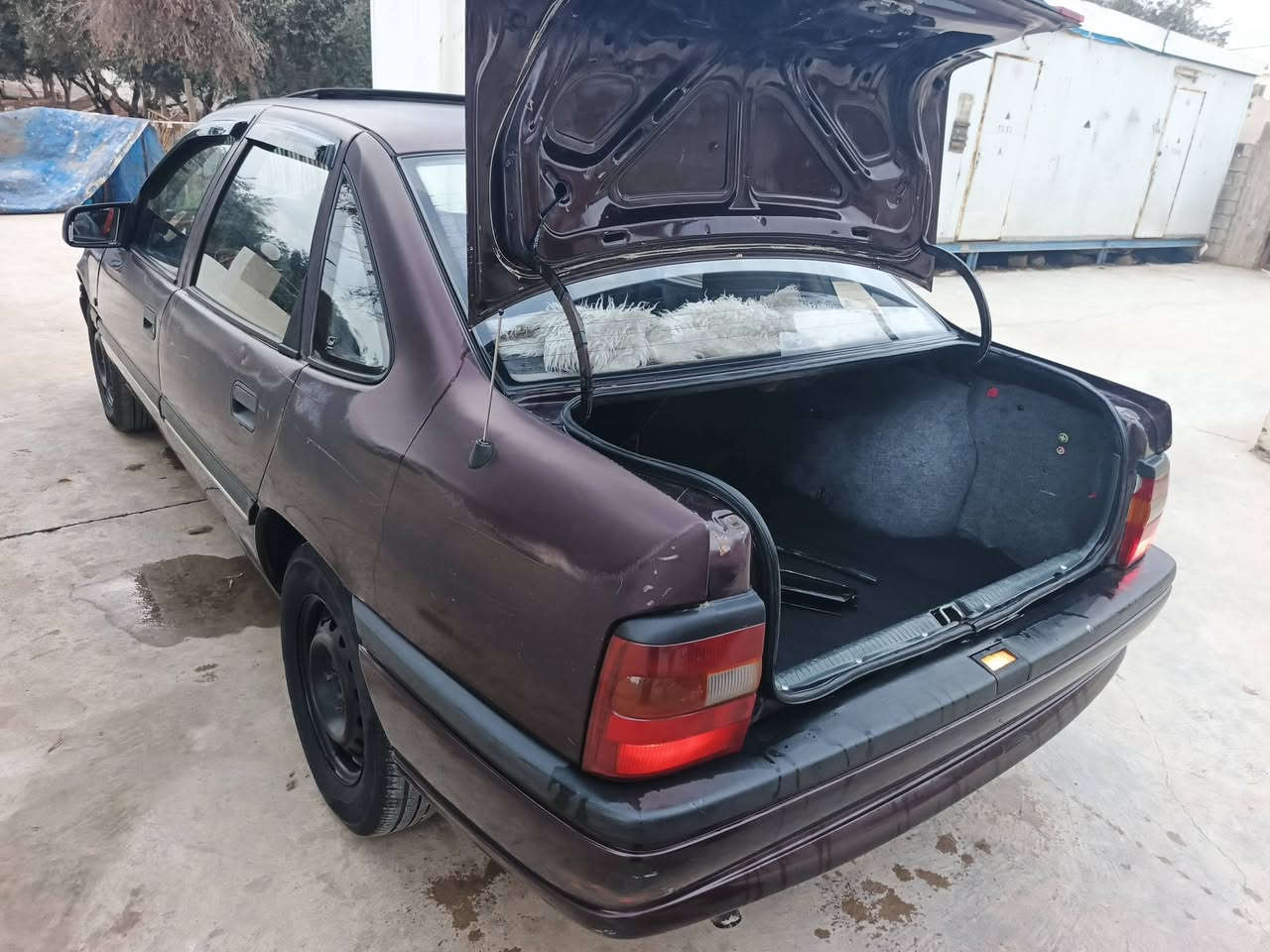 فكتره حجم ١٦ موديل ٩٣  وضع شركه شرط سونار  قطره صبق ما بيه لا دوست ولا دوير ما مصلحه شرط دعميت صبق شركه
رقم مصطره كربون مستر هزه صار سبوع رقم سنويه جديده 
سياره فول بور سيدي  ويرمنيه كله شقاله تايرات جدد صار سبوع من شادهم تتفه نار  سياره ما توصف ابد عنوان موصل حي القاهرة الهاتف ***********  //*********** السعر ٤٩ 
و بيه مجال شي قليل
