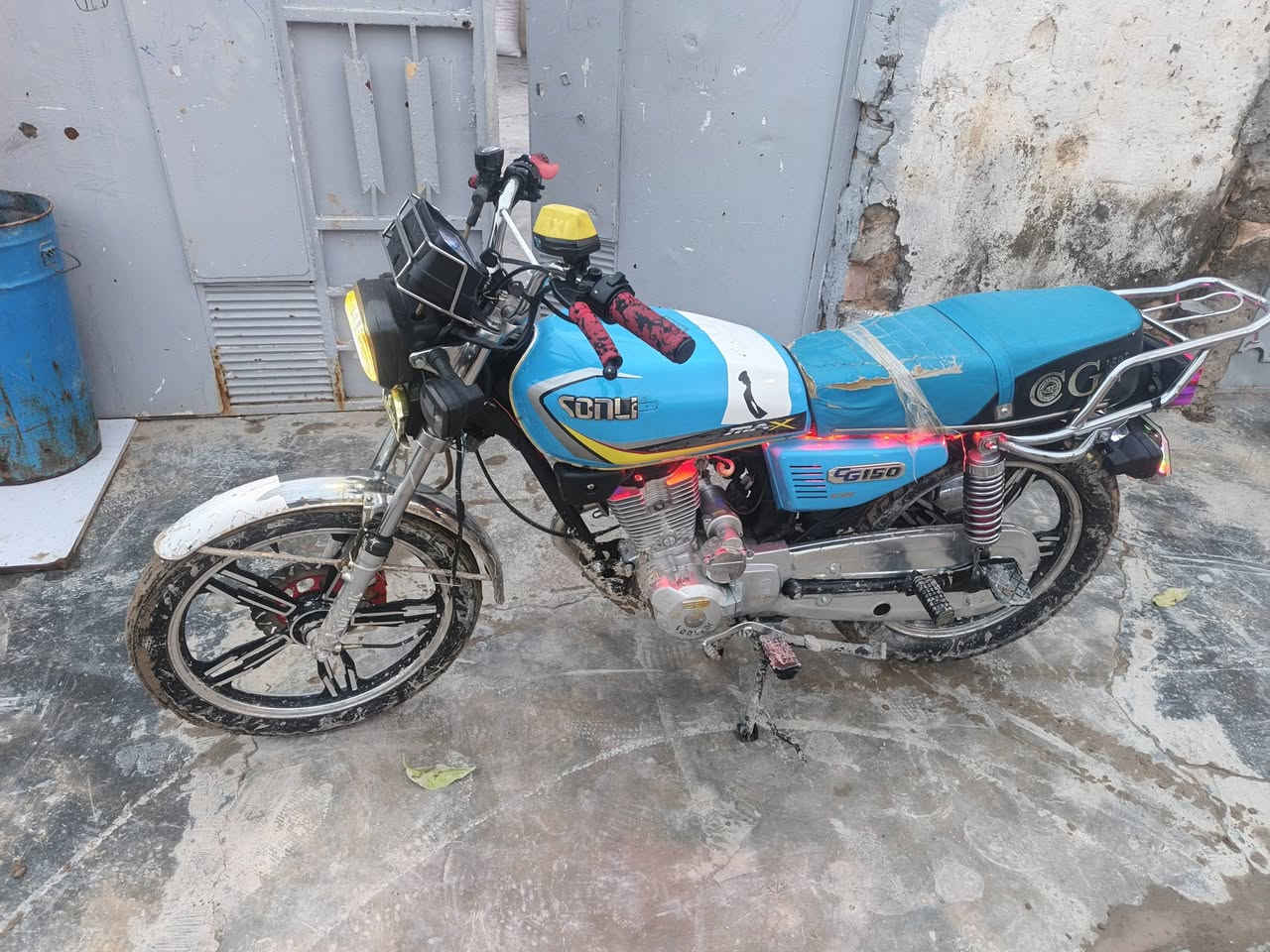 السلام عليكم /سيفان سولنك للبيع موديل 23  السعر 600وبي مجال شي قليل للشراي ***********
