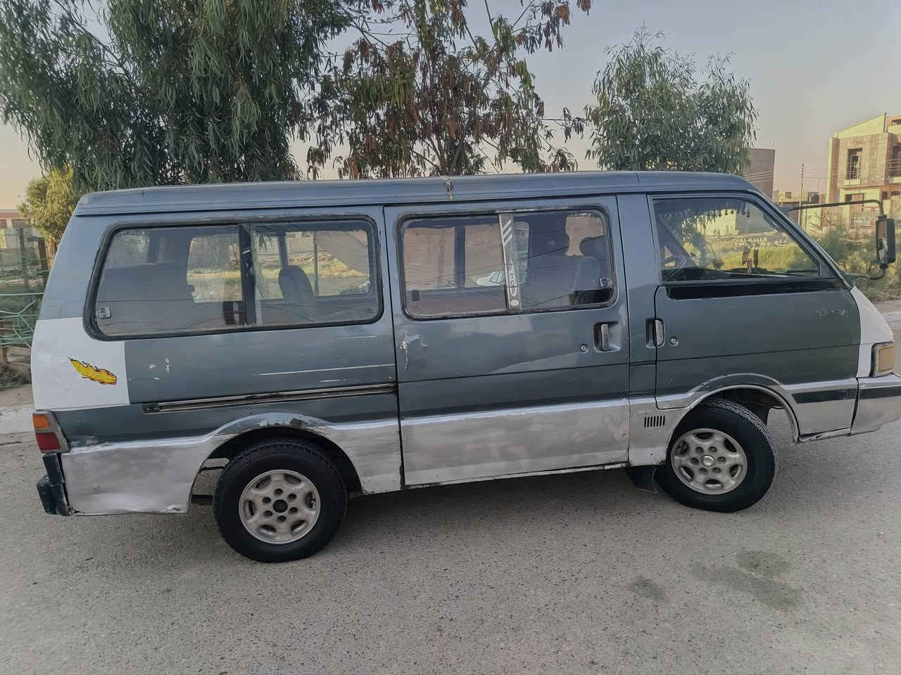 لسلام عليكم كيه بسته لبيع موديل 94  لسياره جاهزه كهربائيات كلها شغاله بيها خياسات بل جملغات فقط مكينه بل جيس كير  صدر جديد زوج تايرا ت  أكسل مكفولات سنويه 27 بسمي لسياره لاستفسار خاص أو اتصال على لرقم *********** مكان لسياره ديالى بعقوبه بهرز
