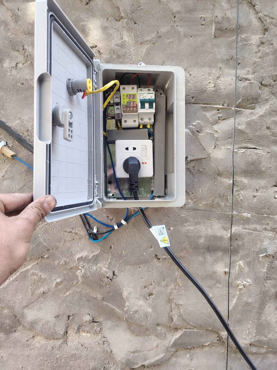 سلام عليكم  تم عمل بورد الى احد الاخوه في منطقه 14تموز ساحه عدن
نظام ايرث وقفل فولتيه وتحكم امبيريه 
*********** واتساب مكاني بغداد
