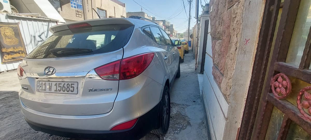 السلام عليكم توسان للبيع وارد امريكي محرك دوش2400  موديل 2012حادثه جاملغ اليمين باسمي رقم انكليزي بيه منظومة غاز شغاله شاشه كاميرا خلفيه كاميرا داش أمامية السعر 120 ورقة مكاني بغداد الامين الثانيه رقم الهاتف *********** بغداد, العراق
