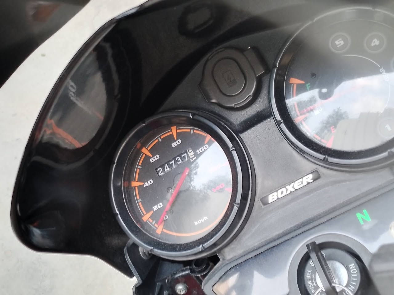 السلام عليكم
بوكسر 22 شكل لل23
الدراجه كفاله رقم بغداد
ماشيه 24الف 
كير مكينه مكفولات
صدر جديد 
تحويل ثاني يوم
السعر 2350 وبيها مجال حك الحجيه
مكاني بغداد حي القادسيه 
الدراجه هيا وصندوكها وغراضها تنباع
رقمي الي يريدها بخدمته
***********
