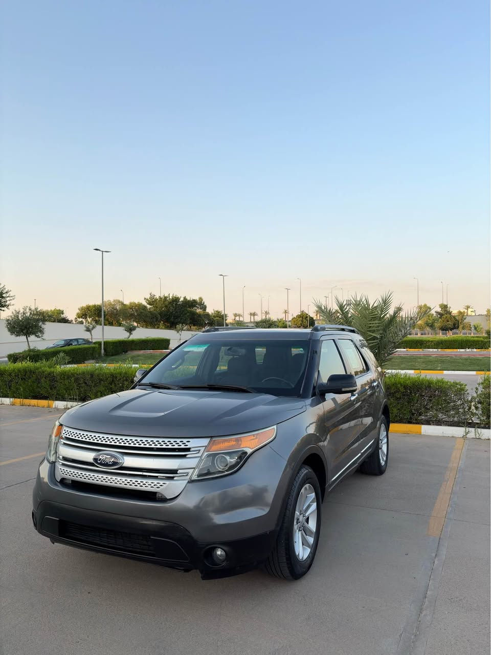 بسم الله الرحمن الرحيم متاح للبيع 
-
Ford explorer 2013 XLT
‎فورد اكسبلورر(خليجي) 2013 
 XLT 
-
-وكالة نيڤا
الي يدور شي نظيف و مكفول 
سيارة تفيد الجناي
 (السيارة مكفوله كفالة عامة من الصبغ و التبديل) 
-
لون(ميتاليك)-
‎-محرك V6 ٦سلندر
-4WD دبل اكسل
‎-4 وضعيات قيادة  
بانوراما طگتين-
٧ راكب-
حزامات (أير باك)-
‎٣ شاشات-
‎-اشاير بالـ مري
سماعات لـ مقاعد الصف الثالث-
دمام امامي-
كشنات كهرباء- 
كاميرا خلفية-
‎-حساسات خلفية
نظام سحب المقطورة-
‎-تحكم ستيرن جهتين 
نظام اوامر صوتية-
‎-تبريد منفصل الامامي
‎-تحكم تبريد خلفي 
تبريد مركزي-
تثبيت سرعة-
 جام امامي اوتو-
كود باب السائق-
يدات نيكل-
مري هيتر و كهرباء-
كشافات ضباب-
دوسات داخليه عليها ختم (Explorer)-

السيارة ماشية 158 الف ميل 

‎ 
مكان السيارة اربيل 
 بيها مكانين بارد فقط جداً بسيطات 
و سونار موجود
السعر 153$ وبيها مجال 
للاستفسار اكثر :خاص
او :*********** واتساب
او :*********** واتساب أربيل, العراق
