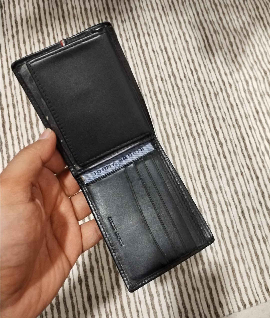 محفظة رجالية تومي هلفيغر 
أصلي وكالة اورجنال 
بالة اوربي نظافة 💯 
جلد طبيعي فاخر


**إذا كنت صاحب هذا الإعلان وتريد حذفه لأي سبب، رجاءا أرسل رسالة إلى الدعم الفني**