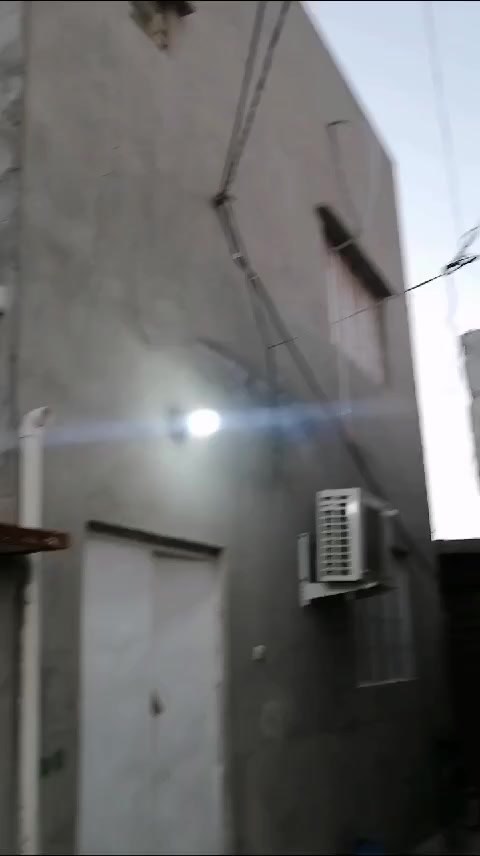 مساحته 100 مربه 
باقي التفاصيل بل فديو 
*********** بي واساب
