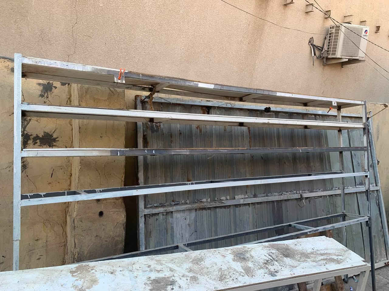 غراض اسوق جديد رفوف حديد خان جامه وبرادات نضيفه جديدات مستعملات قليل للستفسار ***********
