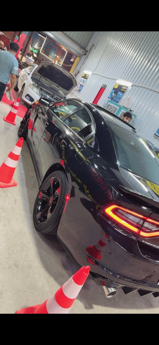 للبيع جارجر 2020 ( sxt بلاص )
السعر 218 ورقه وبيها مجال بسيط
لون اسود 
فول ١/١ سيارة جديدة 
محرك ٦ سلندر ( ٣٦٠٠ ) 
بدون اي نقص حادثها جاملغ وبنيد البنيد مبدل نفس الون وجاملغ مصبوغ عكس سايق وبيها بارد بل جاملغ خلفي جوه قبق بانزين  رقم بغداد مشروع وطني سنوية 
ماشيه 57Mi
باسمي الرقم الجديد بغداد ( 11 ) 
المواصفات :-
- فتحة ( سلايد ) 
٢- كشنات كهرباء + تدفئة تبريد
٣- خزن ميموري 
٤- شاشة كبيرة
٥- كامرة 
٦- لد نهاري + لايت زنون
٧- تشغيل عن بعد
٨- دكمة سبورة 
٩- فول تحكم ستيرن 
وباقي المواصفات المعروفة 
   والباقي مكفول ايرباك راجع سستم 
عنواني بغداد حي الخضراء مقابيل العامريه
رقم
***********
