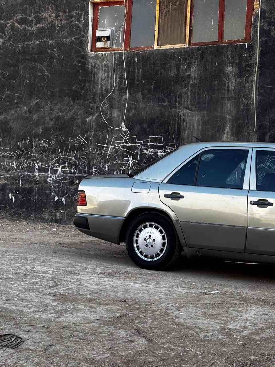 للبيع
مارسيدس دب 300E
1987
مكينه بلاد
سياره جاهزه مكينه و كير تخم تاير 
صدر امامي خلفي
تبريد شغال و تدفئ
مابيهة نقصد
ديالى بعقوبه
سعر ٦٥
الاتصال ***********
