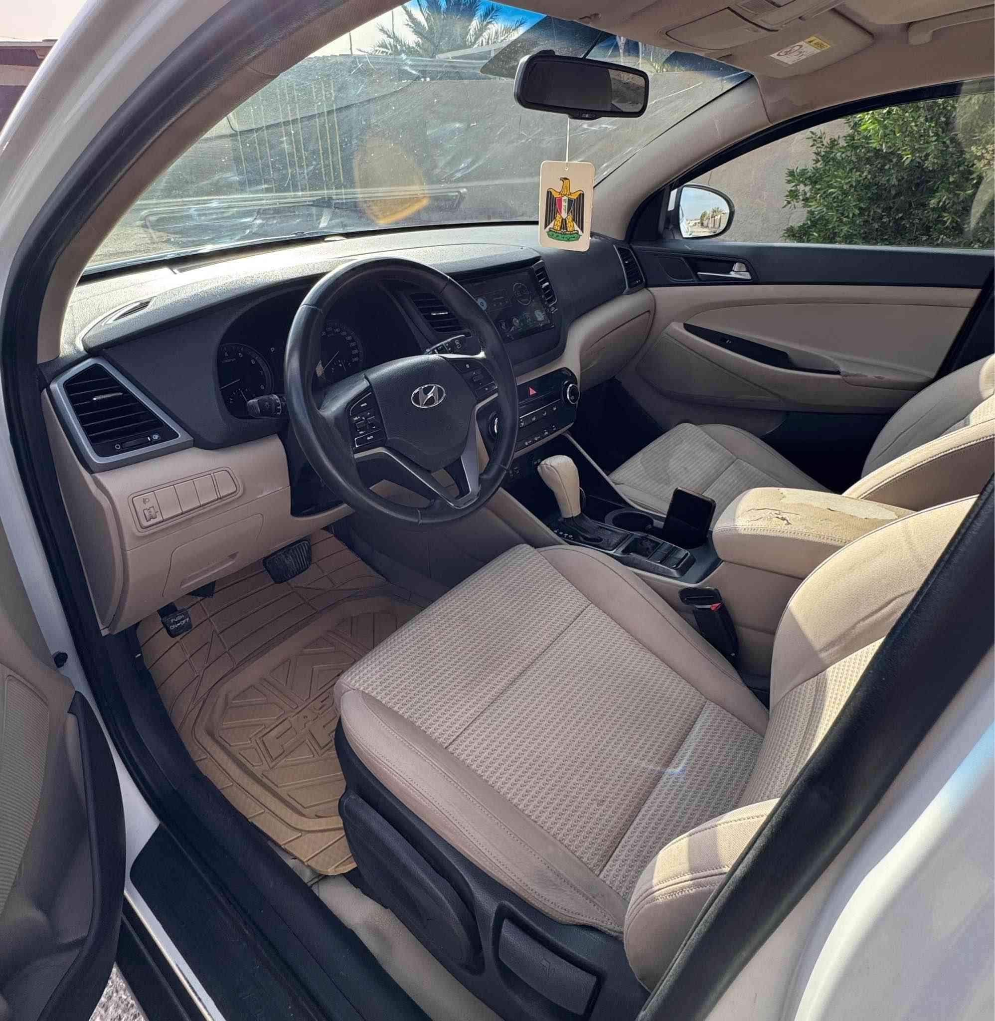 هونداي توسان وارد خليجي مديل 2016 رقم بصرة تحويل مباشر مكفوله من ضربه وصبغ باب مبدل اصلي فقط مواصفات تحكم ستيرن 4جهات اشاير بلمري مري شفط يدات نيكل ويل كب كروم حساسات كامره شاشه اندرويدسياره جاهزه بدون اي نقص السعر 162الاستفسار ع رقم*********** البصرة, العراق
