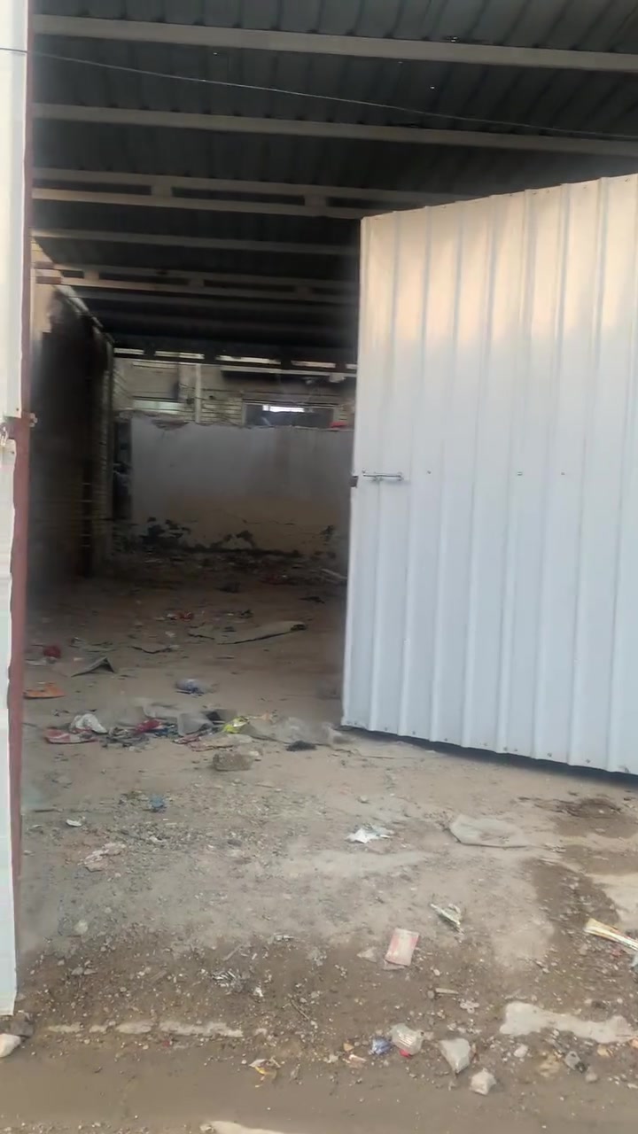 قطعه ارض للبيع 

حي طارق وسط

شارع١٥ العريض 
المساحه الواجهه/ ٥ ونص 
النزال ١٤ ونص

***********
السعر اول تعليق
