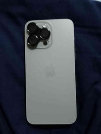 ايفون 15 برو ماكس  ذاكرة 256 بطارية 94 عدد الدورات الشحن160 جهاز كلش ن...