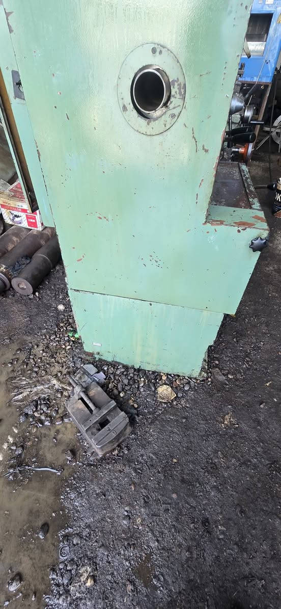 السلام عليكم تورنه. بلغاري  C11. MT  موديل 87طول مترين غير مستخدم  نهايي  يعني بعدها  صفر  ولا مفتره نهايي  كامله مع جميع غراضها حتا دروعها موجوده وماطور. سايل تبريد  للبيع المكان اربيل صناعه الجنوبيه   ***********.    ***********. غير متواجد عل فيس
