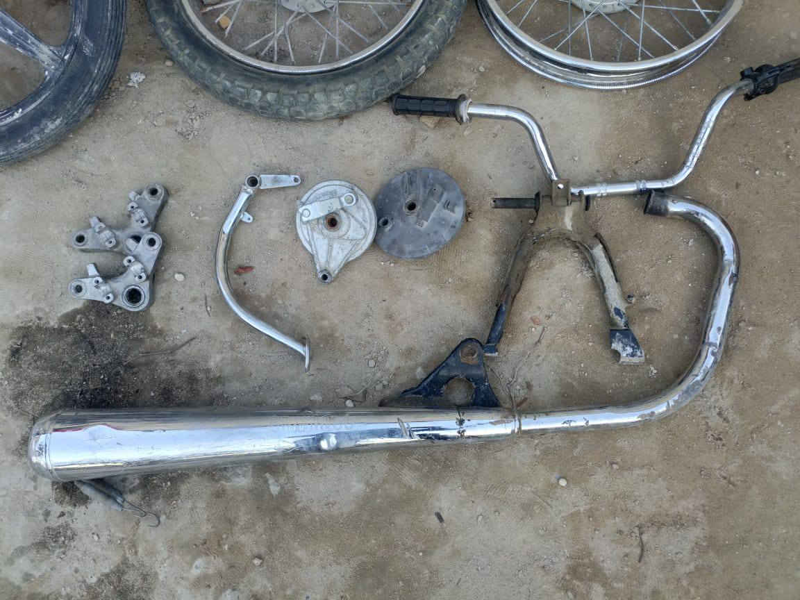 ياالله 
سلام عليكم شباب غراض للبيع شواصي انضاف واحد على واحد الشواصي انضاف فول الواحد ب 80 قفل والوياله الوره الواحد ب 15 والدبلات الكدام ب 10 الزوج الماشة ب5 الدبلات الورة ب5 تاير ب 10 صالنصه ب10 سكان ب5 ورجل والباقي الأغراض نلتفق عليهن ما تواجد على الفيس العنوان كوفه شارع المعمل شارع السبيس هاذا رقمي ***********
