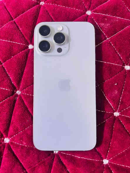 آيفون 15. برو ماكس
بطاريه 91

شرق اوسط 

ذاكره 256
جهاز نظافه 100%% سعر 1100
