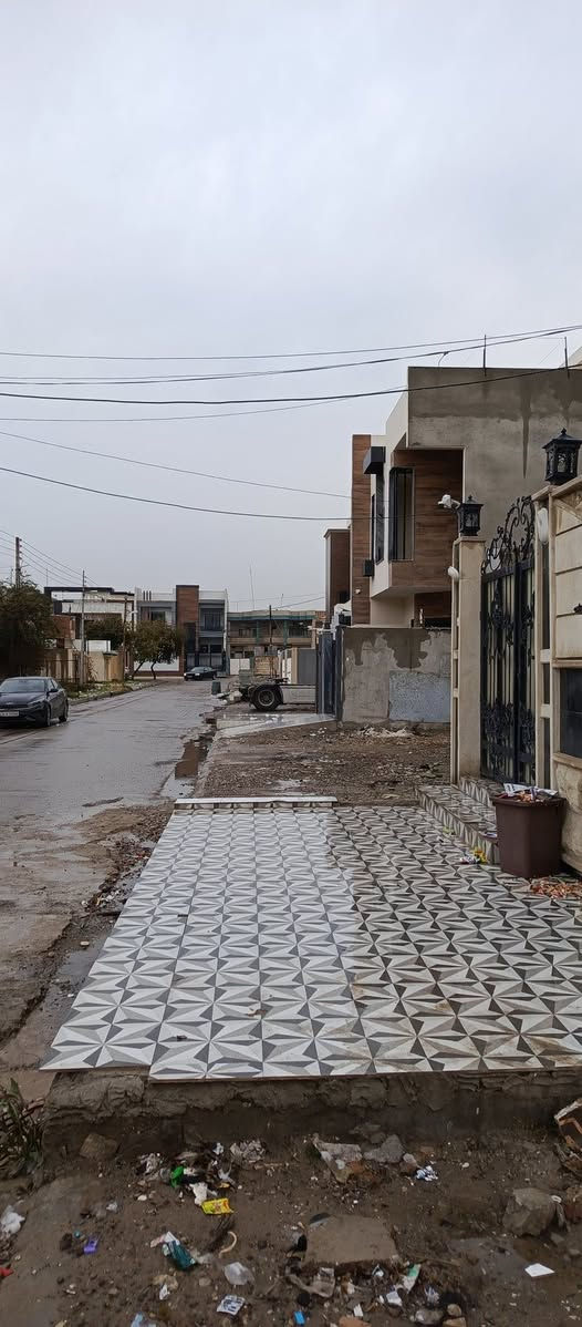 دار للبيع مساحة 120 متر طابقين كاشي وسيراميك وسقوف ثانويه الواجهة حلان البيت مجهز بطاقة شمسيه الدار فول مواصفات وشرط التحويل مكتب دار الأمين للعقار *********** ***********
