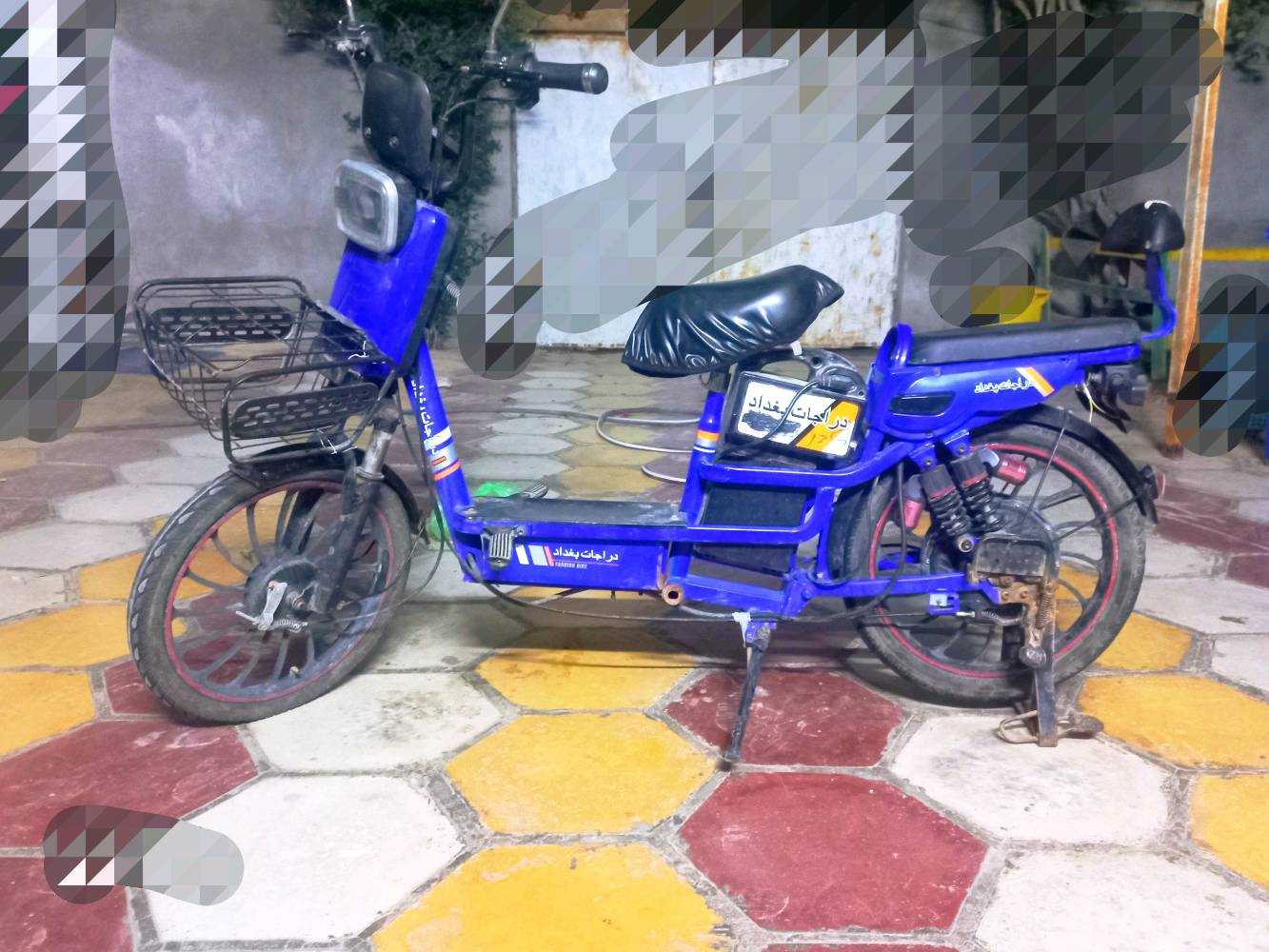 سلام عليكم دراجه شحن استعمال متوسط حالته ممتازه مواصفات
. تجي ب 6 بطاريات 12V يعني 72V 
. سرعتها 40  بطاريات قوية و تحمل وزن 150 تمشي 35 
. ملف الدفع 680 W 
. بيها هورن ولايتات شغاله و عداد سرعه 
.   4  سرعات 
سعر 300 الف و بي مجال 
... و اي شي ثاني بل صور اواستفسار  رقم واتساب 7766614803 مكان ناصريه قضاء النصر