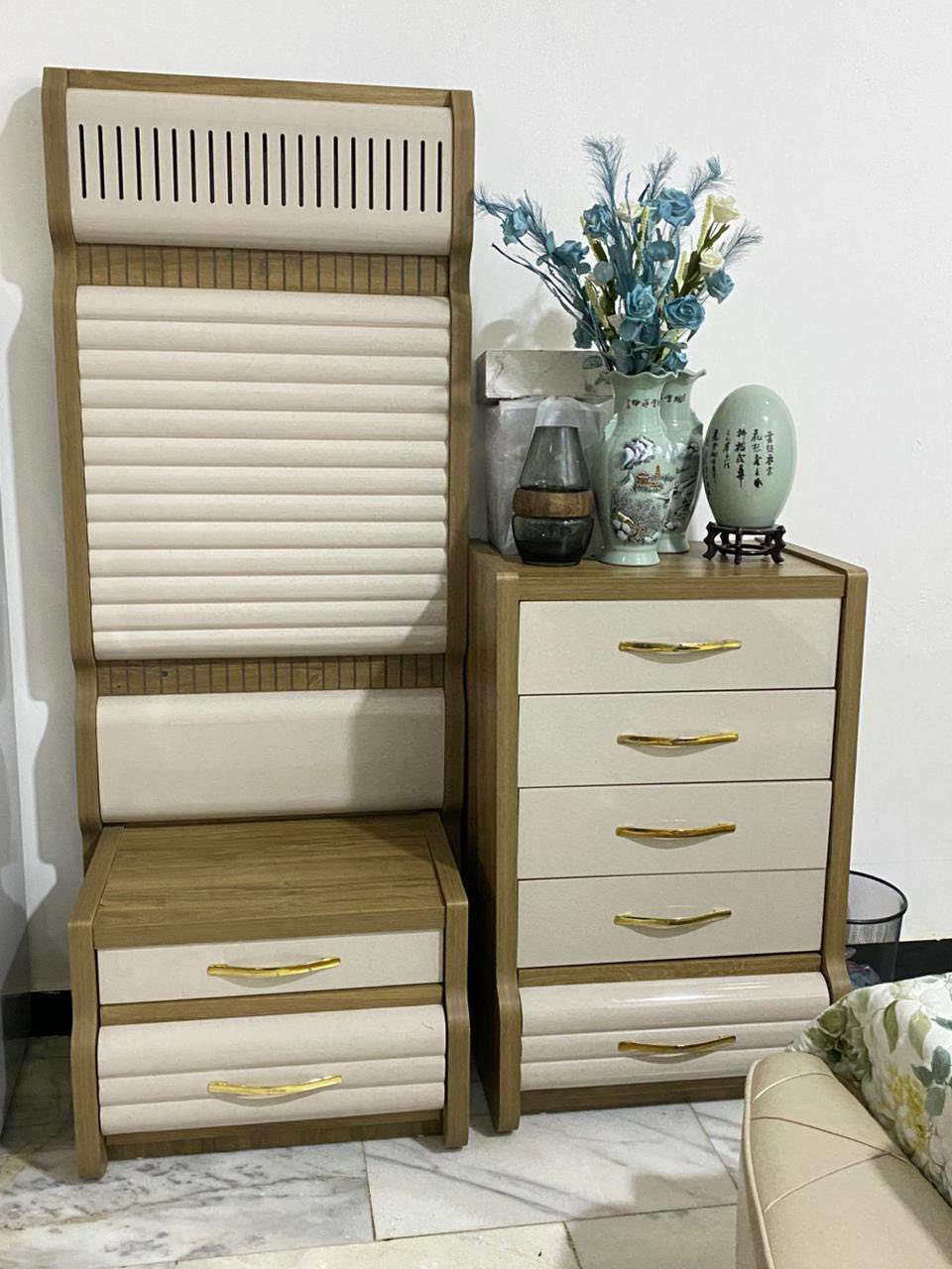 غرفة نوم للبيع نظيفة مع جميع الملحقات في الصور للاستفسار واتساب ***********
