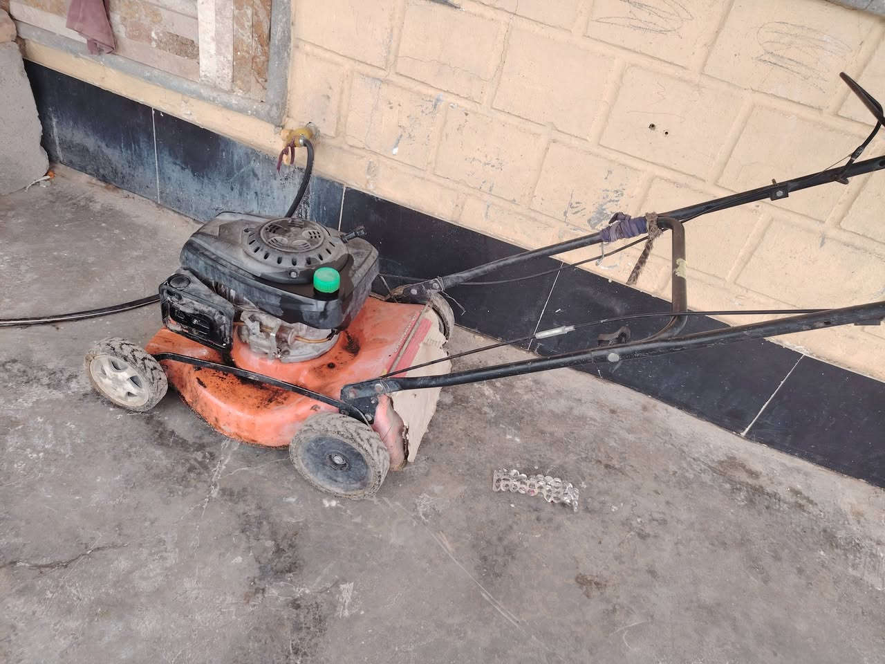 للبيع مكينا حدائق جاهزه للبيع السعر ١٥٠  أو بيها مجال الاستفسار على هذه الرقم ***********
