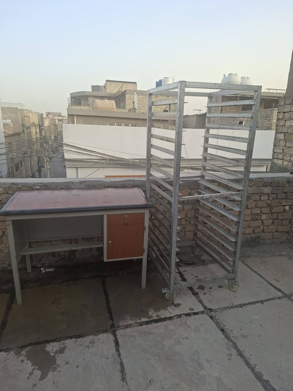 عجانه لولبيه ٢٥ سرعتين واتجاه واحد
عربانه ٦٠×٨٠ 
ميز دخل 
عارضه صمون جرك طول مترتين تشيل ٦ صواني
تسكا حديد 
سماور 
العنوان _بغداد 
الرقم ***********  اتصال فقط فقط فقط 
المو شراي لا يتصل
