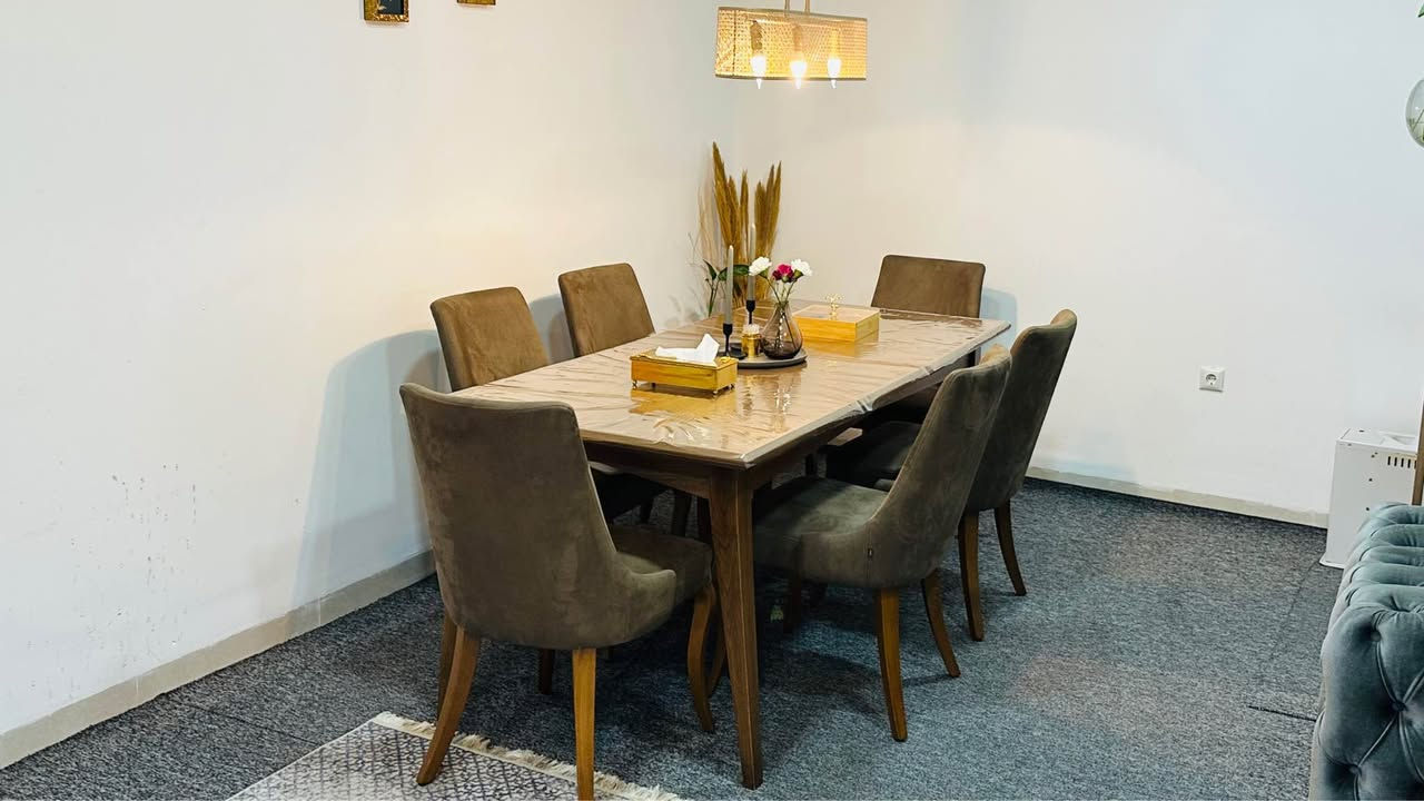 مێزی نان خواردنی ٦ نەفەری گەورە
مارکەی کۆمپانیای دیوان
لە وێنا جوانی و تۆکمەی دەرناکەویت هەتا نەیبینیت
تەختەی تۆکمە و کورسی عەمەلی و گەورە
مێزی گەورەو زۆر جوان و زۆر عەمەلی و راقیە 
حسابکەن لۆکە هەر بەکار نەهاتوە
بێ پیسی و شوخت و عەیب و عارە
لە دیوان بە 11 گەڵا کراوە ماوەیەکی کەمە
هەرزان ئەیفرۆشین بە ٨٠٠ هەزار
وەرە سەیری بکە بەدڵت نەبوو مەیبە
مشتەریت نامە بنێرە
لە سلیمانیم ابراهیم احمد السليمانية, العراق


**إذا كنت صاحب هذا الإعلان وتريد حذفه لأي سبب، رجاءا أرسل رسالة إلى الدعم الفني**