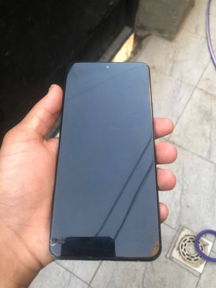 سلام عليكم جهاز البيع Xiaomi 12T Pro فطور بل شاشه بل ضهر واضح عدكم مكان بغداد البياع شهداء تصال *********** معروفه مواصفاته
